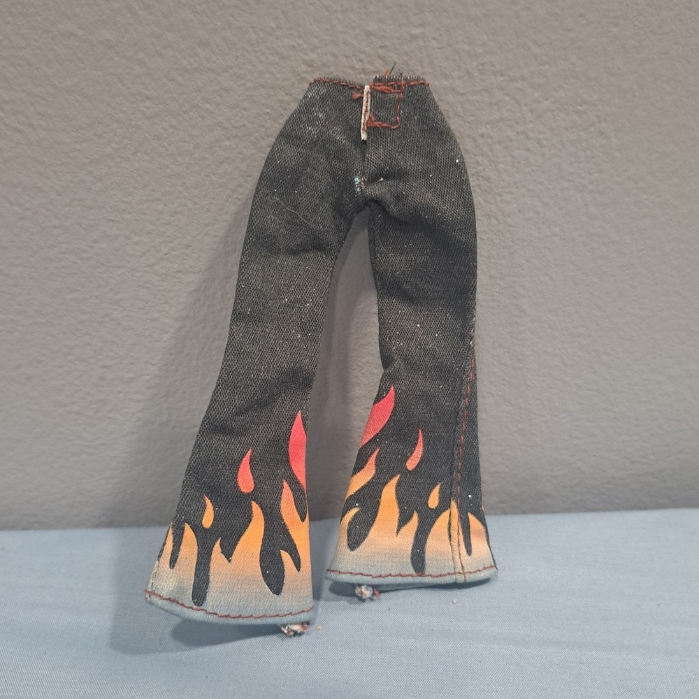 VTG Bratz 2002 Jade Funk 'N Glow Flame Print Flare Jeans Black Glitter Pants Y2K